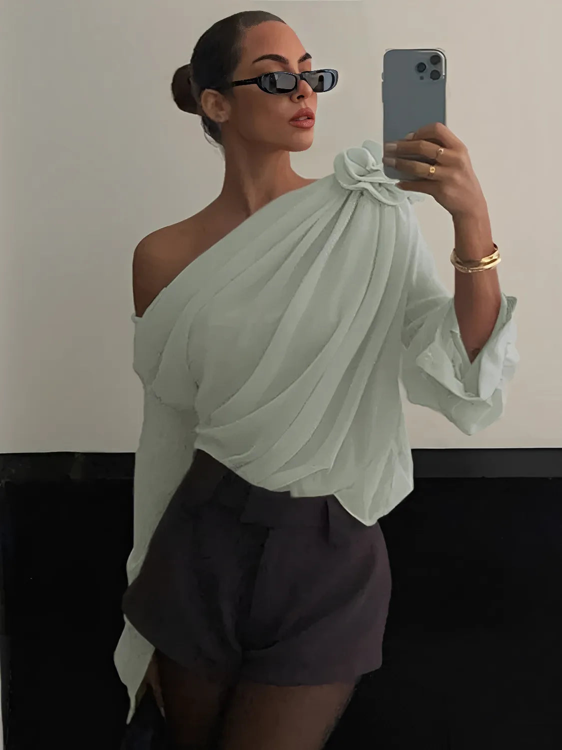 Blusa Feminina Manga Longa com Flor em Chiffon Vivella Ella