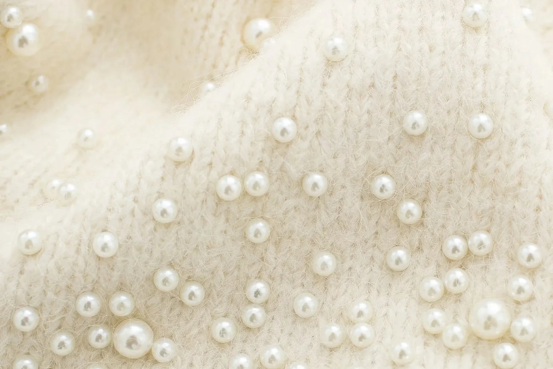 Conjunto Tricô Sueter e Saia com Pérolas Vivella Martina