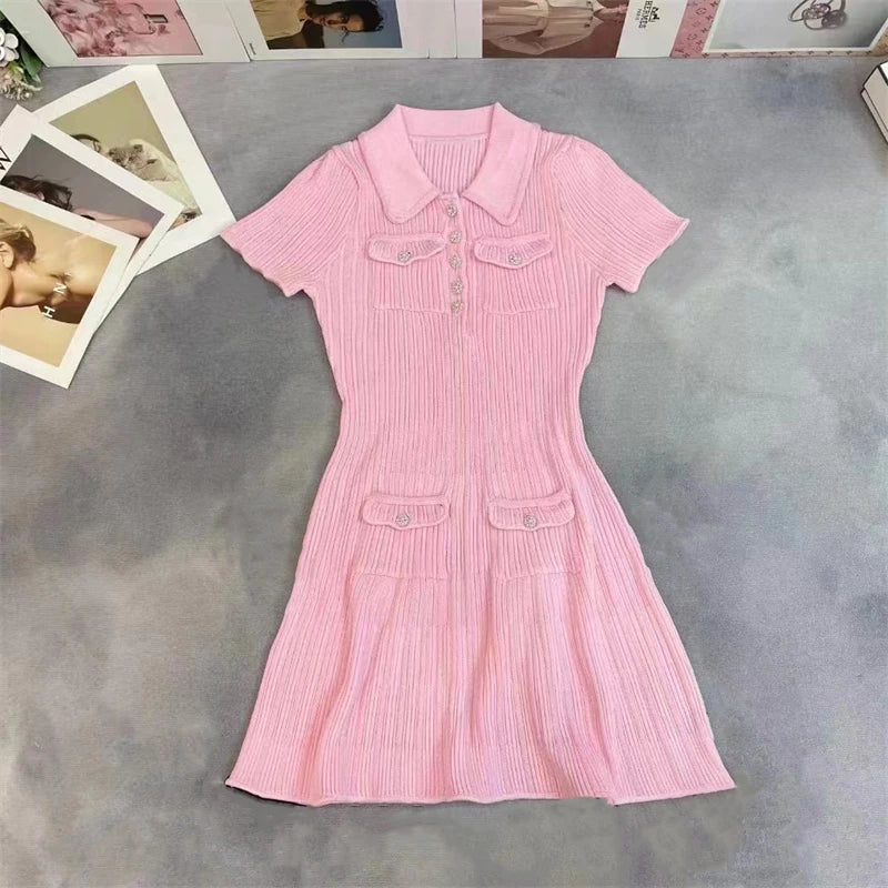 Vestido Curto Tricô Gola Polo e Bolsos Vivella Seraphina