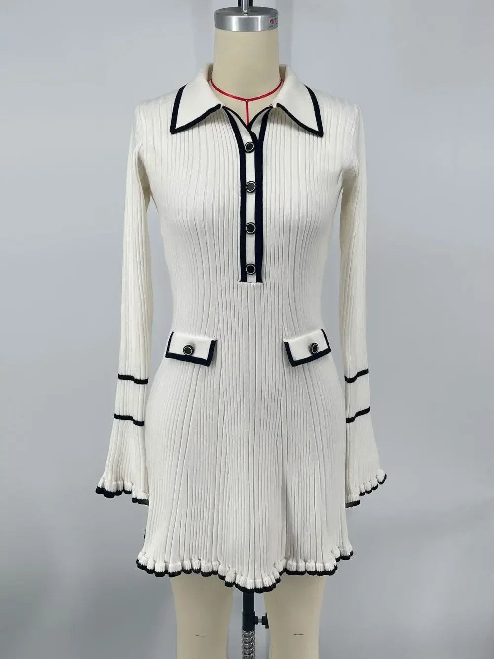 Vestido Curto Manga Longa com Botões Vivella Amélie