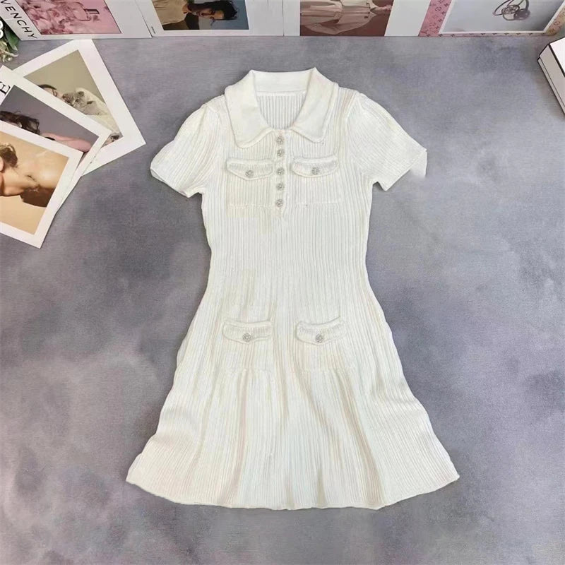 Vestido Curto Tricô Gola Polo e Bolsos Vivella Seraphina