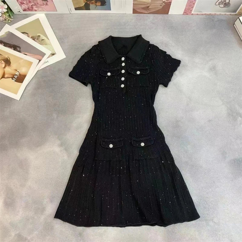 Vestido Curto Tricô Gola Polo e Bolsos Vivella Seraphina