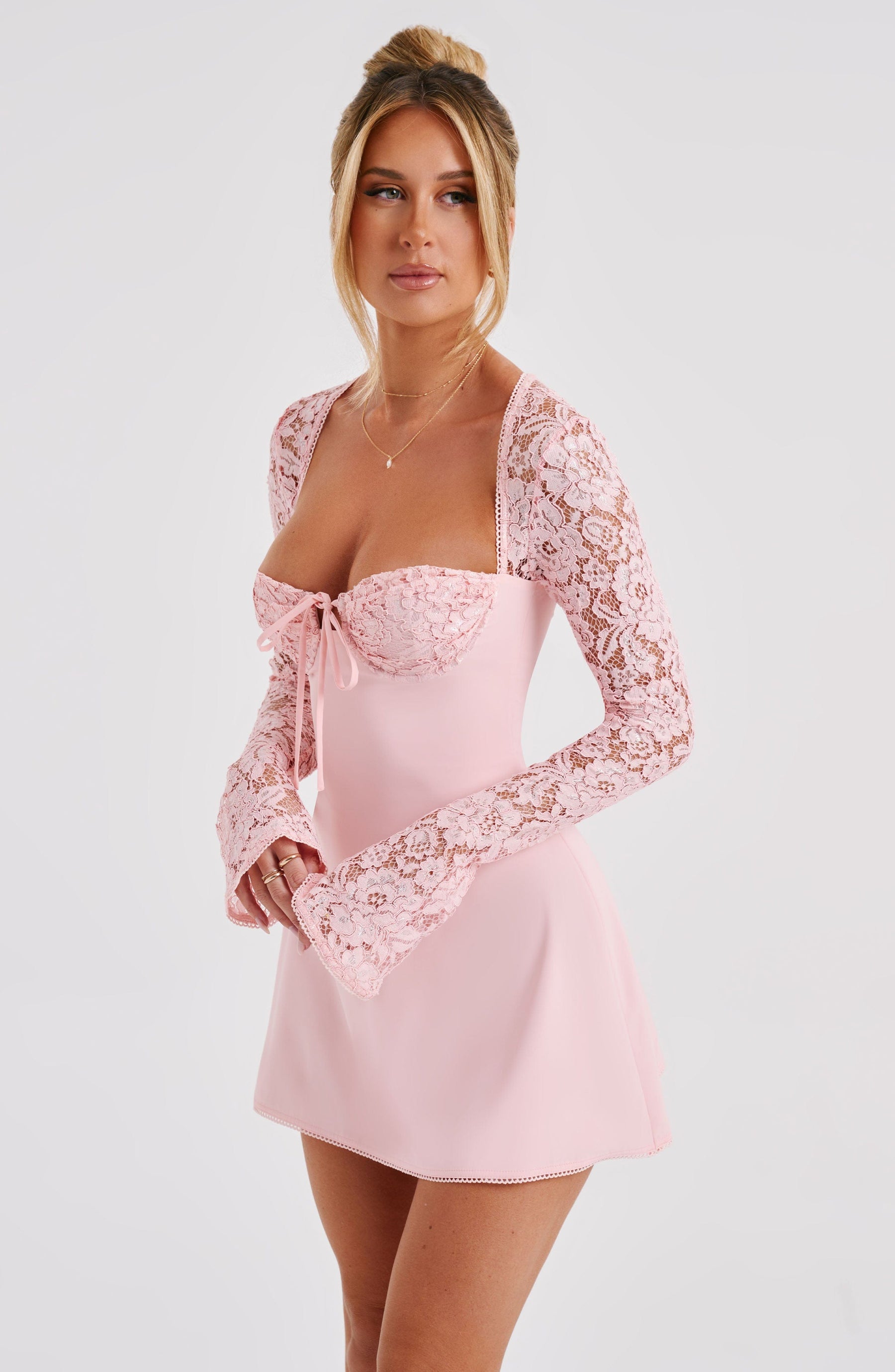 Vestido Curto Manga Longa de Renda Vivella Jacinta Rosa