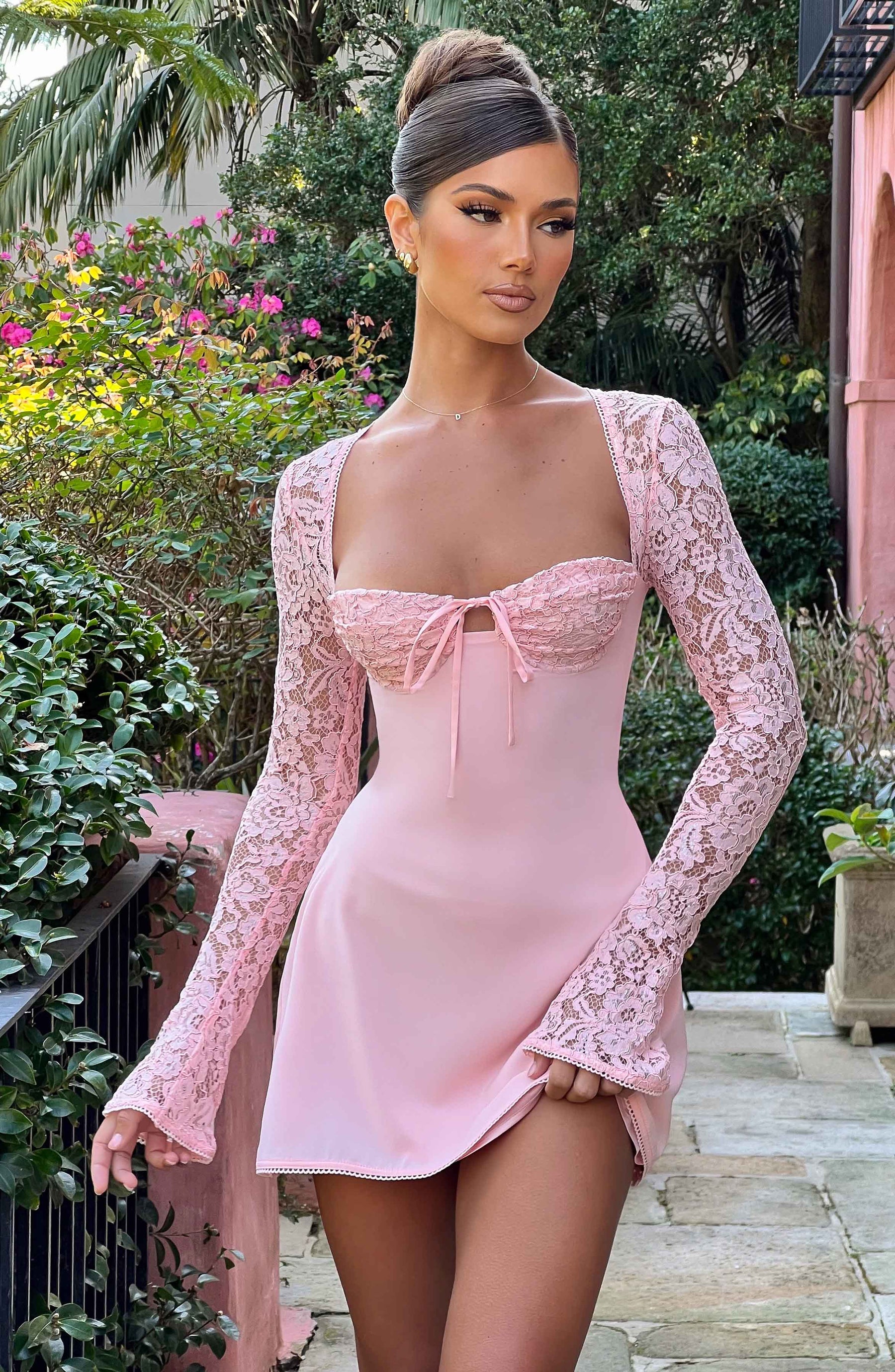 Vestido Curto Manga Longa de Renda Vivella Jacinta Rosa