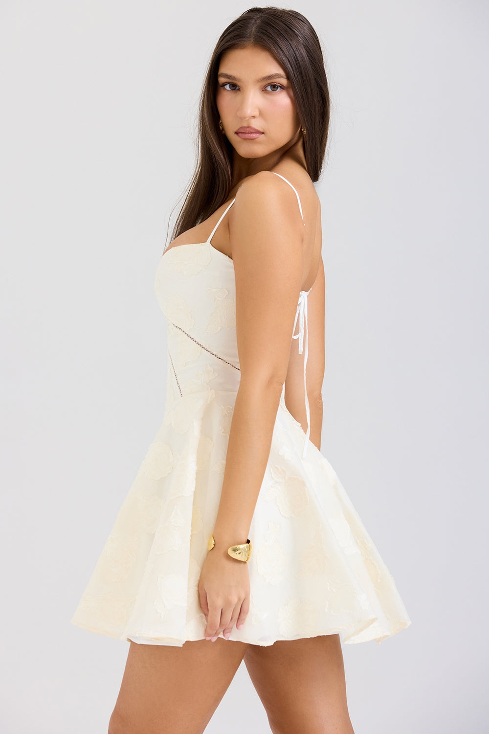 Vestido Curto Modelador com Amarrações – Vivella Selena | GOLDEN ERA