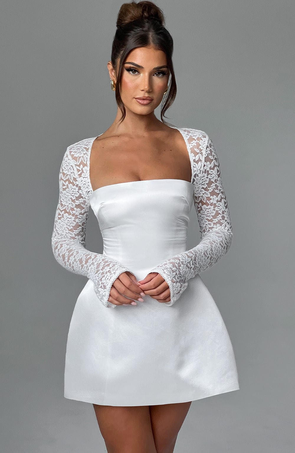 Vestido Curto Manga Longa de Renda Vivella Sansa