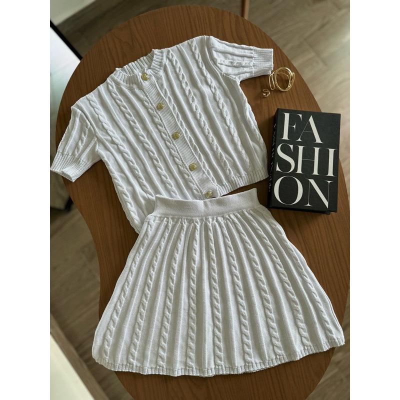 Conjunto Tricot Saia Curta e Blusa Meia Manga com Botões Vivella Lívia
