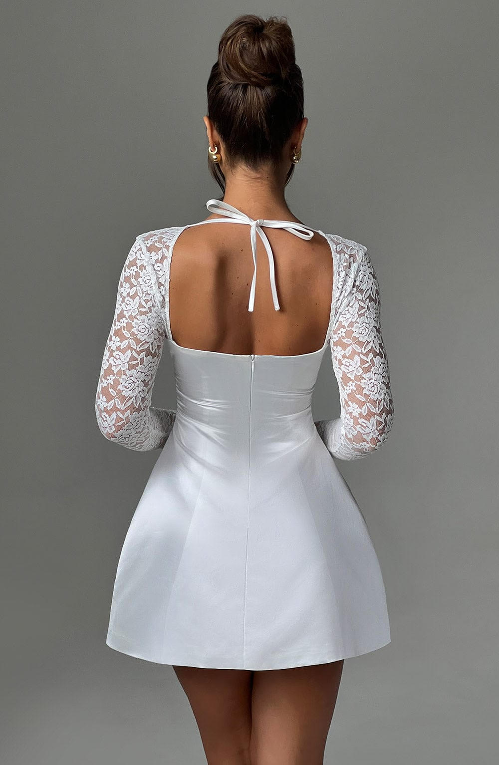 Vestido Curto Manga Longa de Renda Vivella Sansa