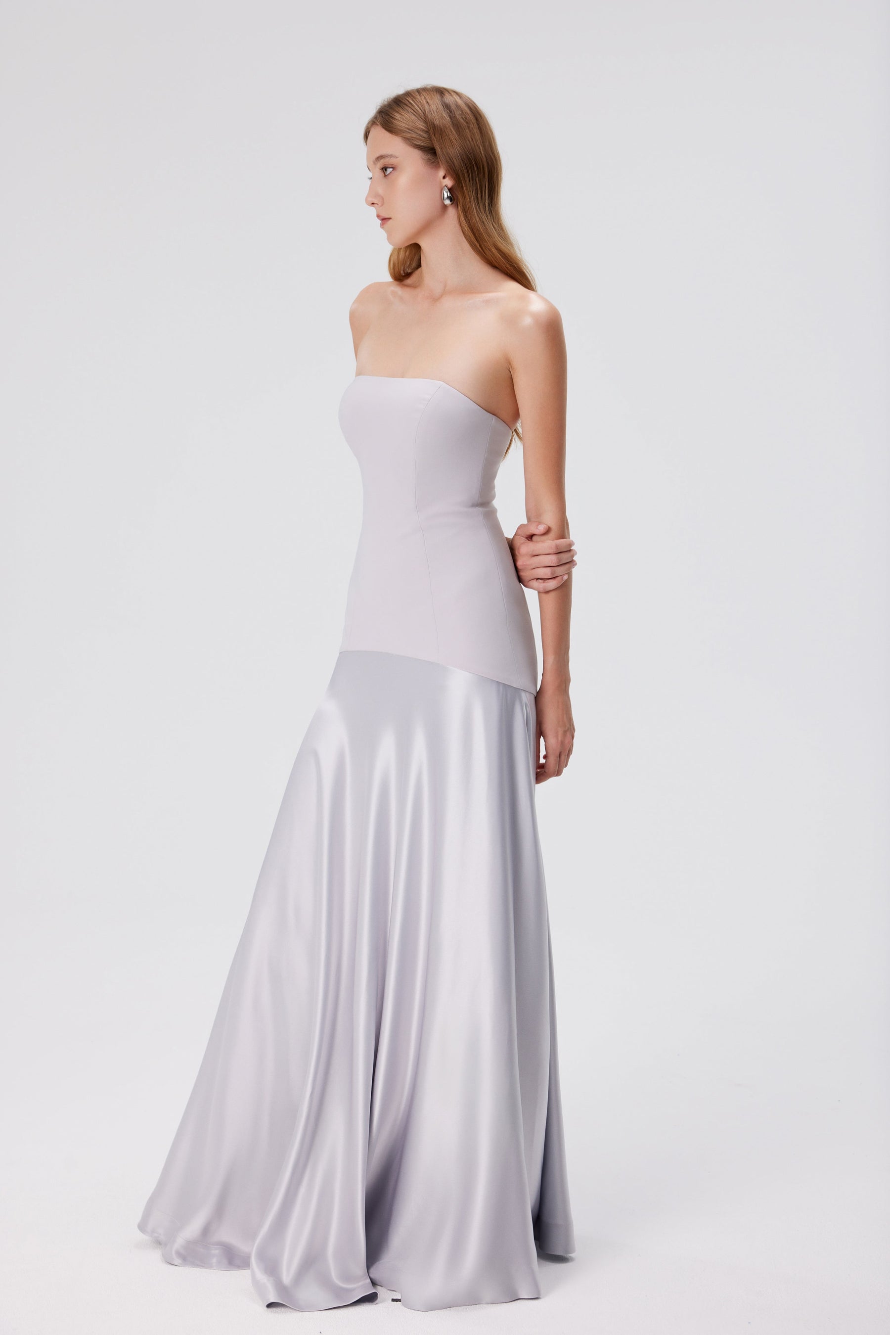 Vestido Longo Sem Alças Saia em Cetim Vivella Elysia