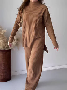 Conjunto de Tricô Canelado com Suéter Mullet Gola Alta e Calça Pantalona Vivella Laura - OUTONO/INVERNO