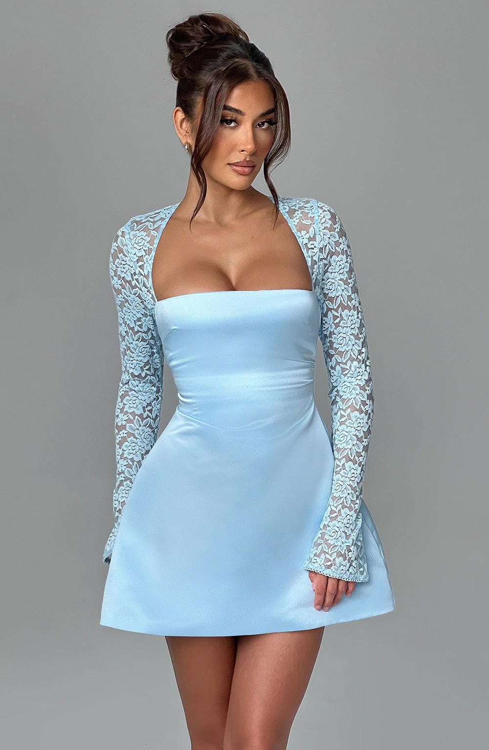 Vestido Curto Manga Longa de Renda Vivella Sansa