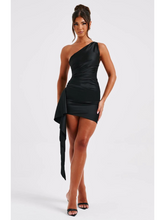 Vestido Curto de Cetim Vivella Avery