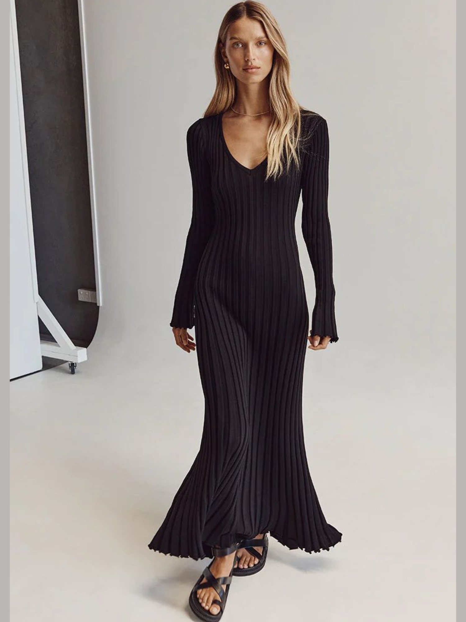 Vestido Midi de Malha com Decote em V e Manga Vivella Veneza