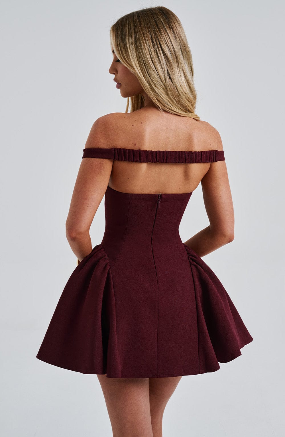 Vestido Curto Ombro a Ombro Vivella Grace