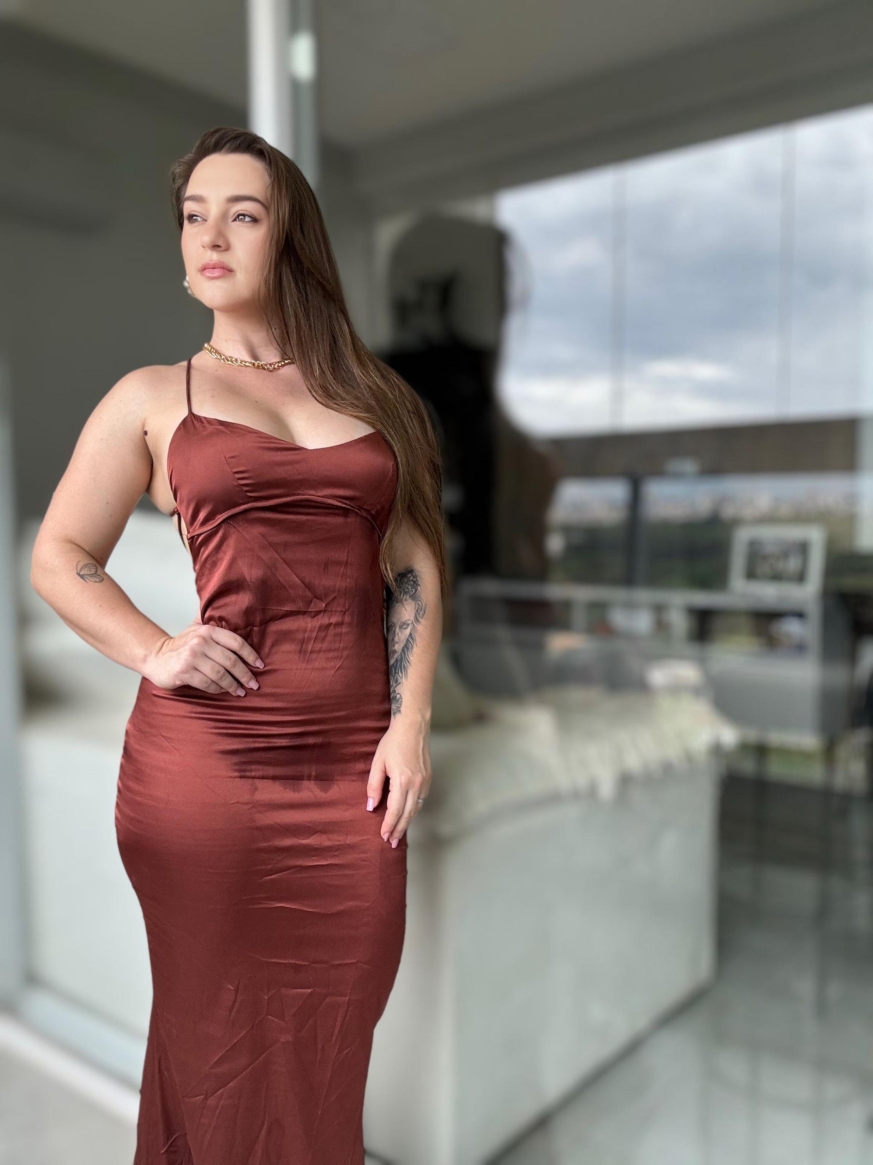 Vestido Longo Cetim Decote nas Costas Vivella Savanah