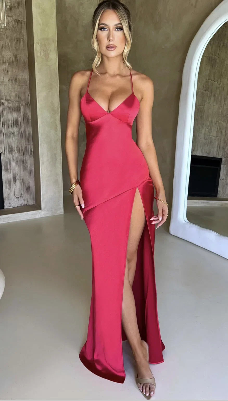 Vestido Longo de Cetim com Fenda e Decote nas Costas Vivella Stela