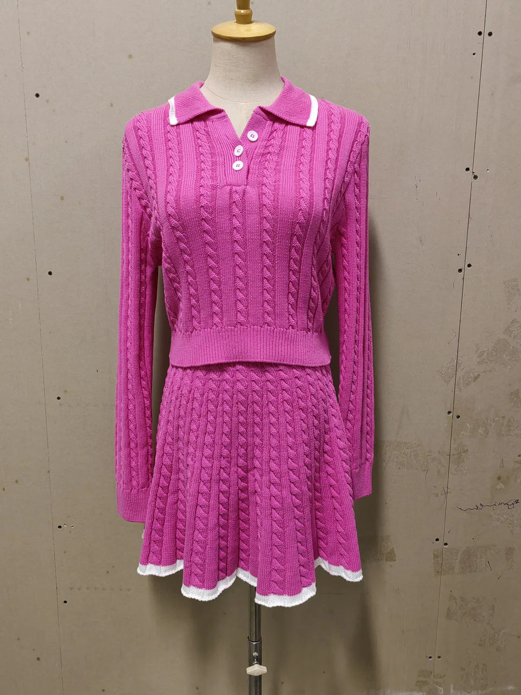 Conjunto Tricô Cropped Manga Comprida e Saia Vivella Antonella