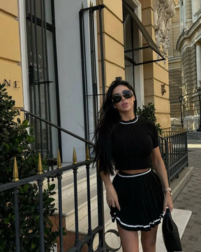 Conjunto Tricô Cropped e Saia Curta Plissada Vivella Chloé