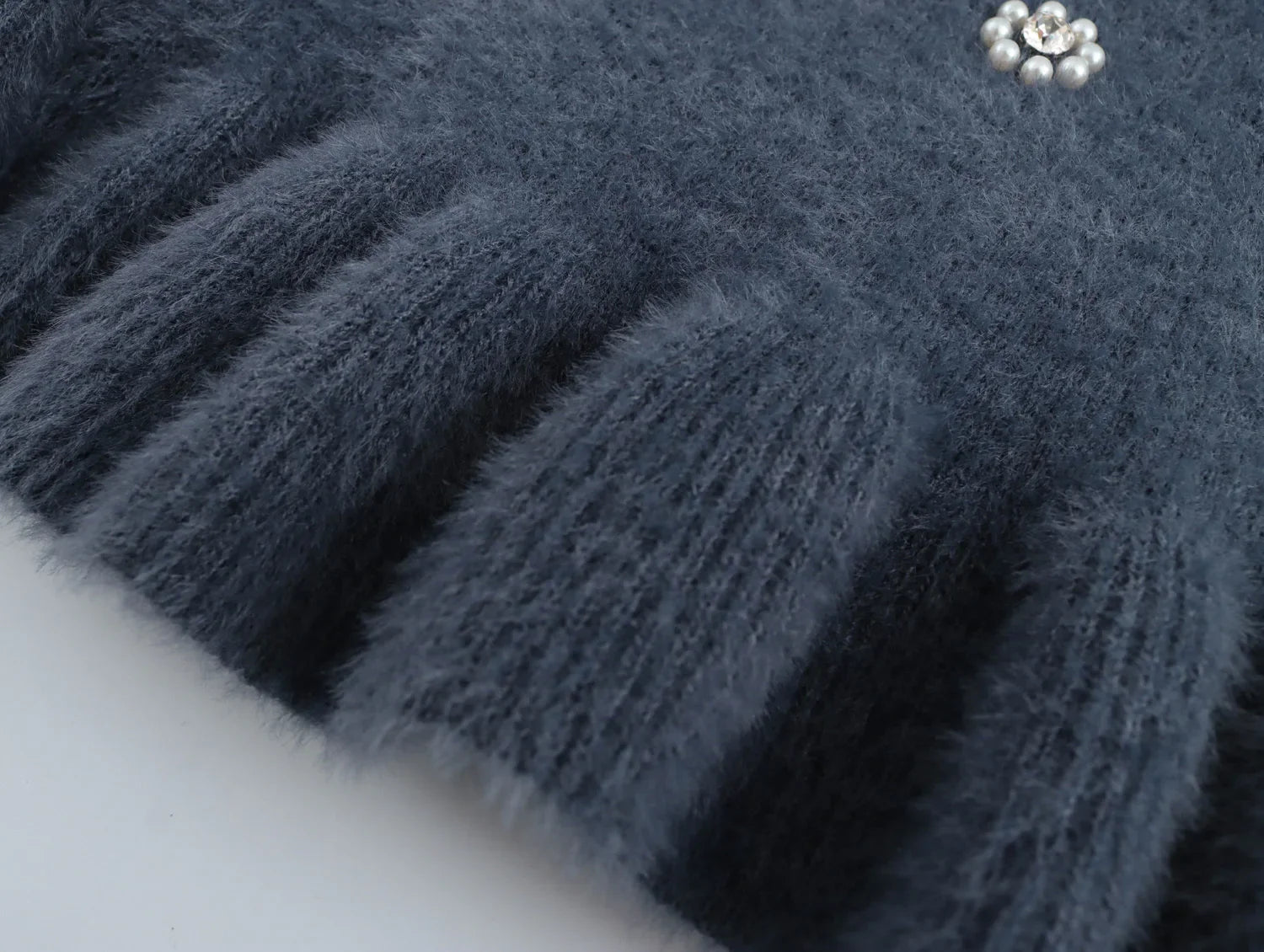 Vestido Curto Tricô com Pérolas Vivella Anya