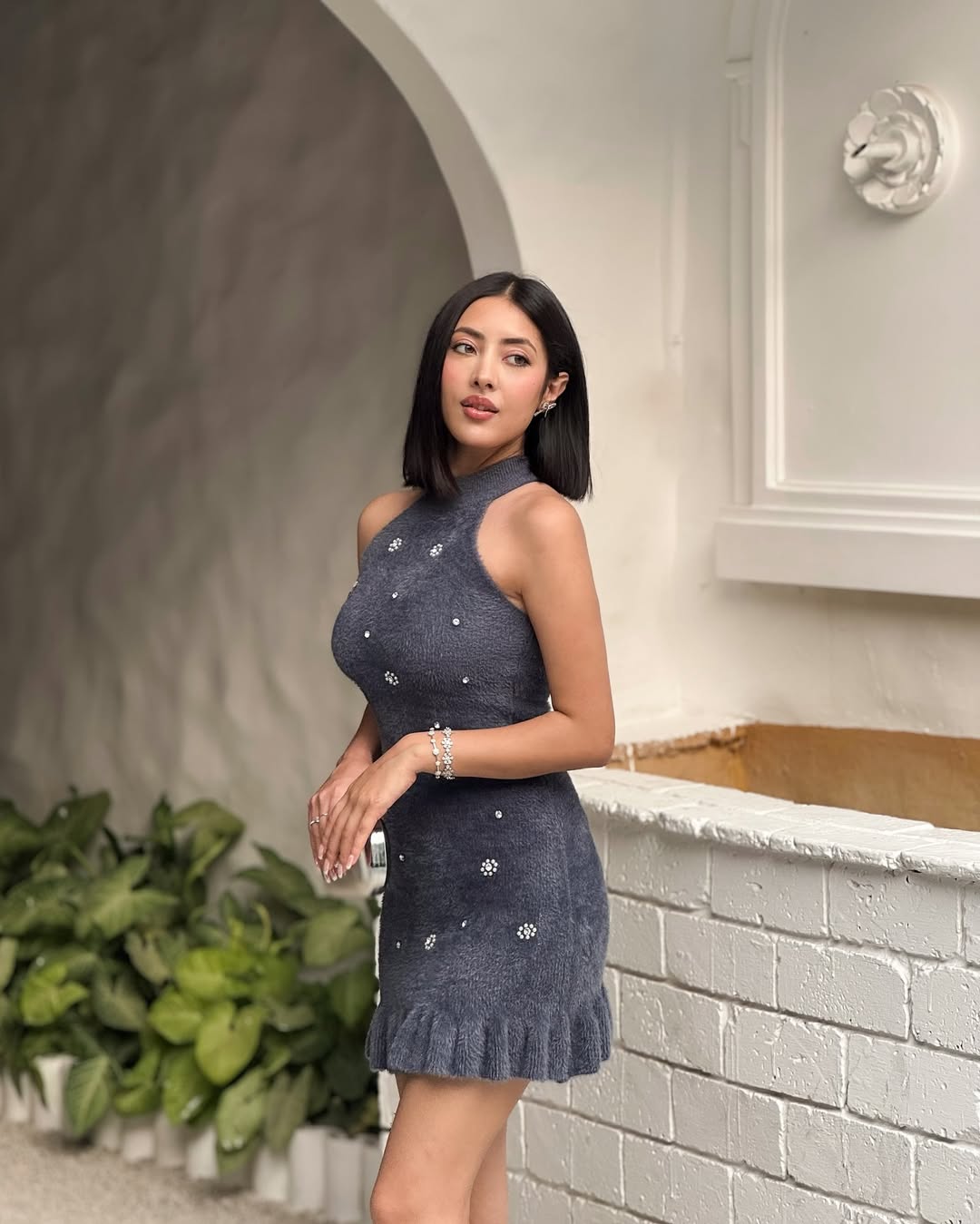 Vestido Curto Tricô com Pérolas Vivella Anya