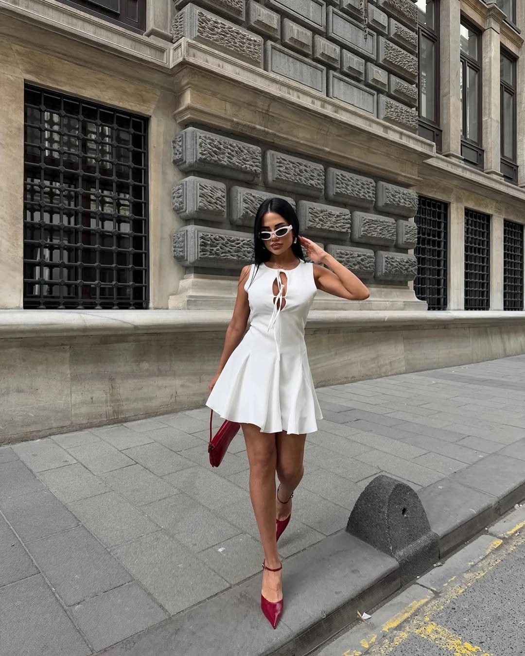 Vestido Curto Godê Barra Plissada Vivella Sienna