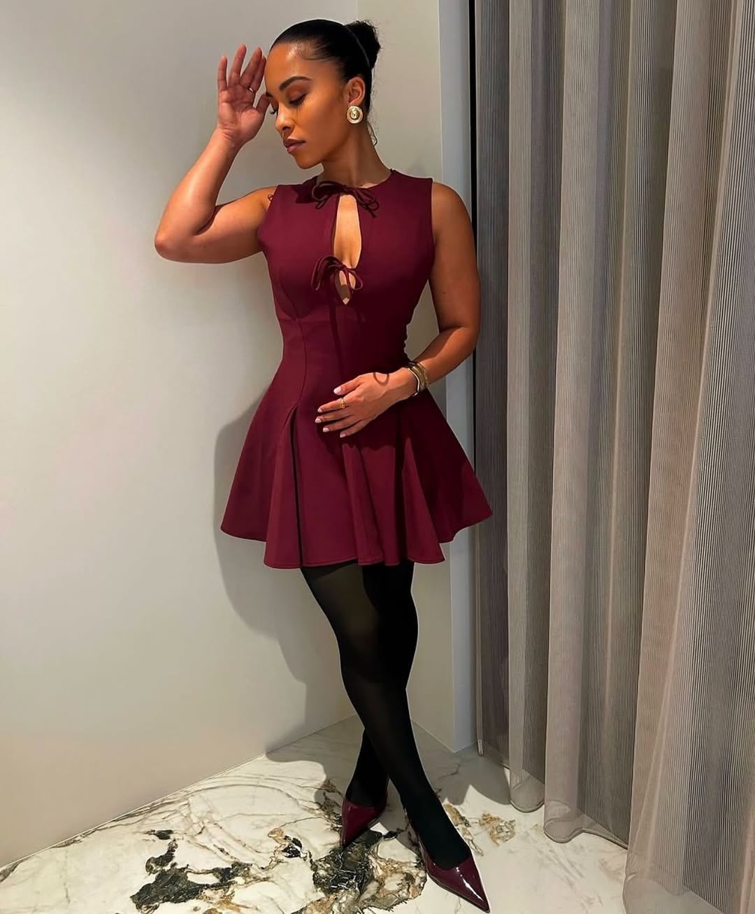 Vestido Curto Godê Barra Plissada Vivella Sienna