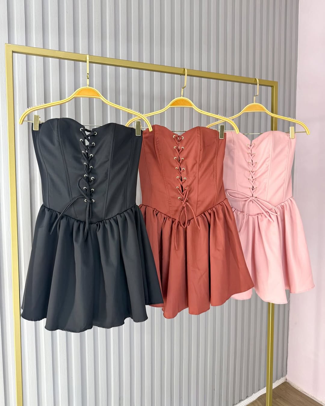 Vestido Curto Corset com Amarrações Vivella Yasmin