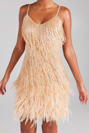 Vestido de Paetê Com Franjas e Plumas  Vivella Caterine