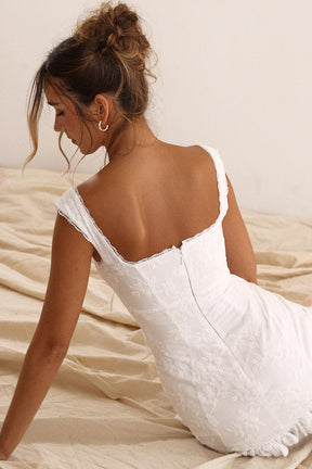 Vestido Curto Bordado Vivella Lívia - GOLDEN ERA