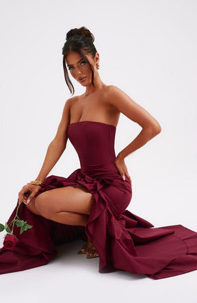 Vestido Longo com Fenda de  Babados Vivella Angelina Marsala