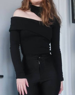 Blusa Canelada com Corte Fora no Ombro e Gola Vivella Charlotte