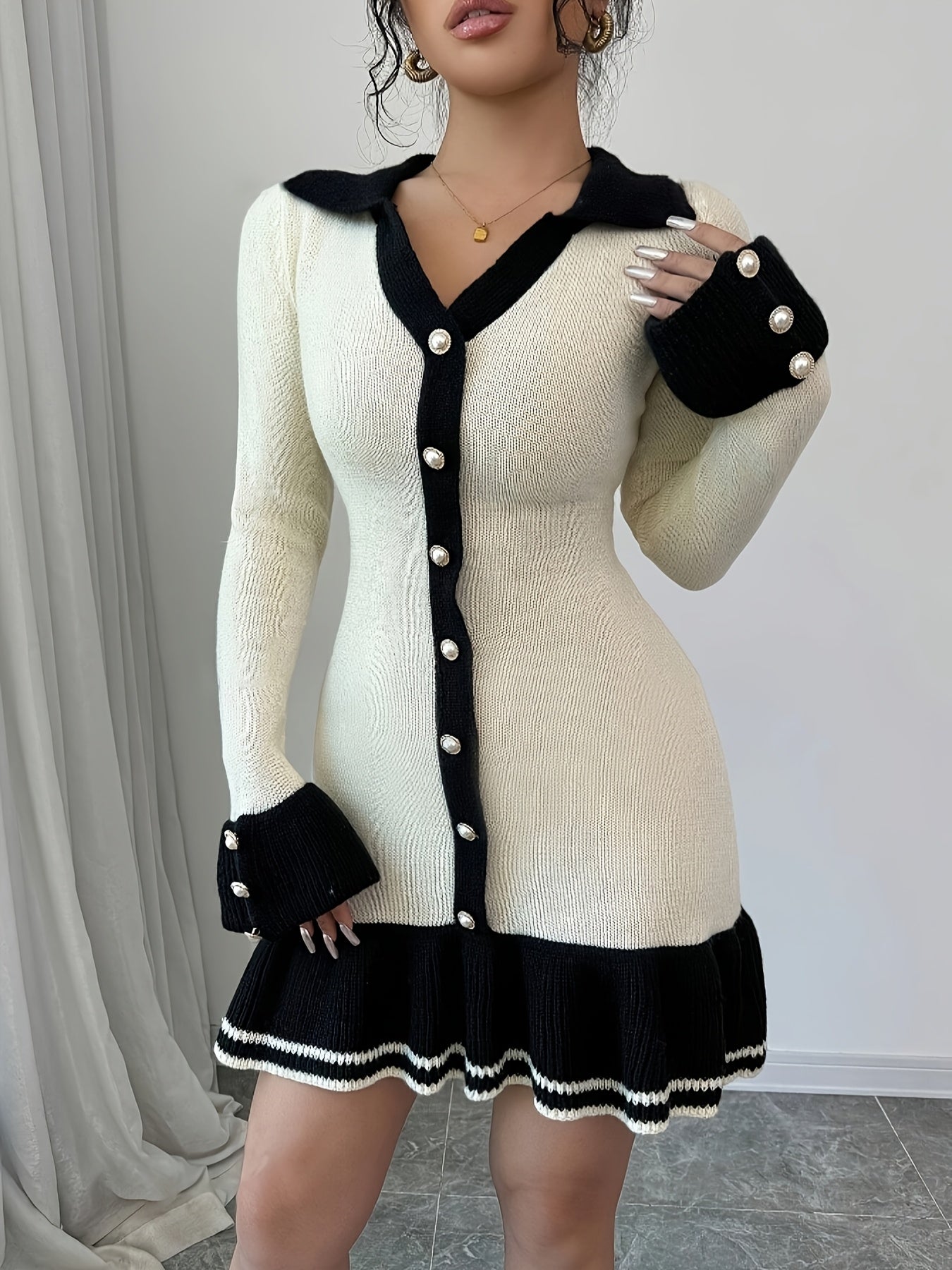 Vestido Curto Manga Comprida com Botões Vivella Giulietta