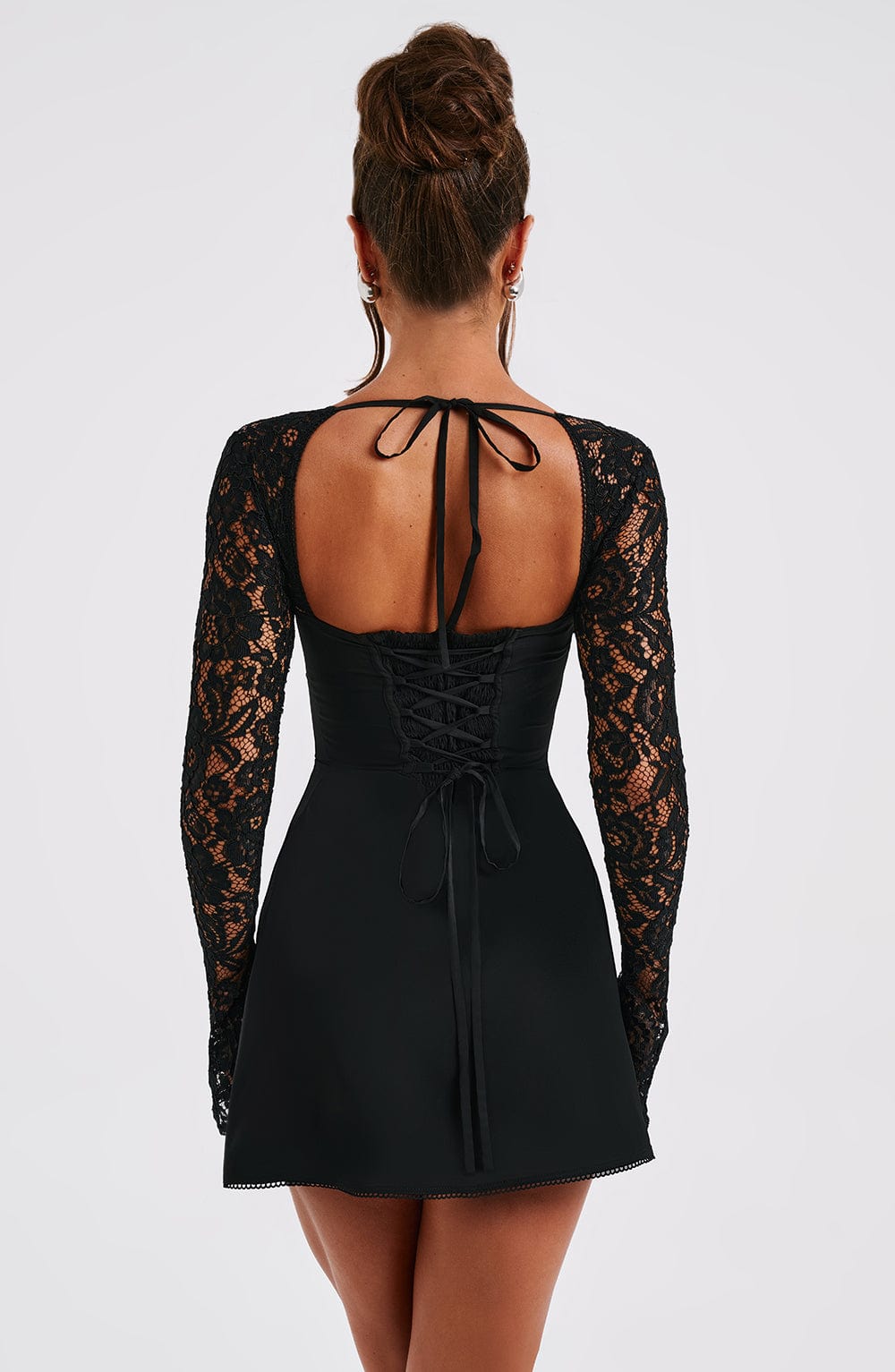 Vestido Curto Manga Longa de Renda Vivella Jacinta Preto