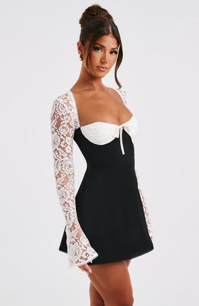Vestido Curto Manga Longa de Renda Vivella Jacinta Preto e Branco