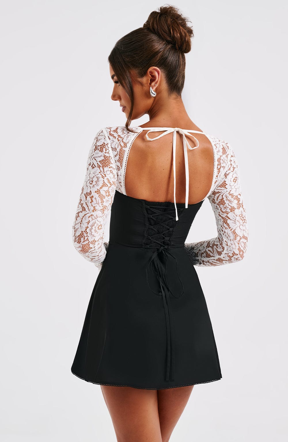 Vestido Curto Manga Longa de Renda Vivella Jacinta - GOLDEN ERA