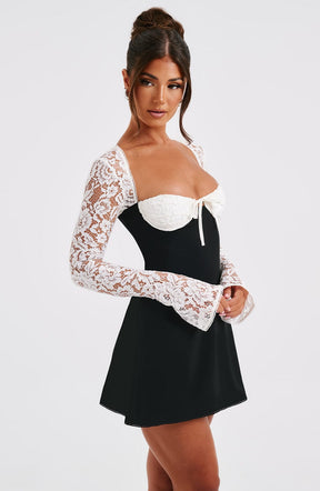 Vestido Curto Manga Longa de Renda Vivella Jacinta Preto e Branco