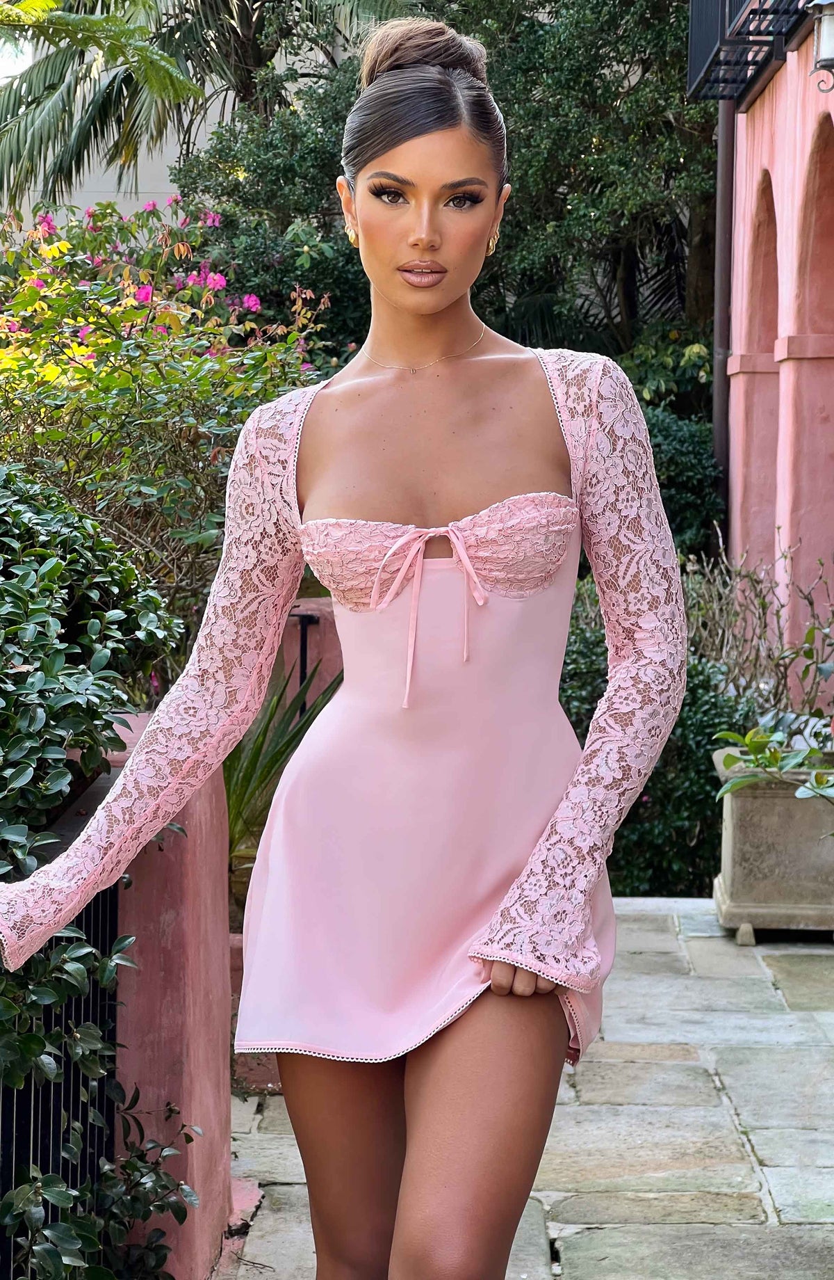 Vestido Curto Manga Longa de Renda Vivella Jacinta Rosa