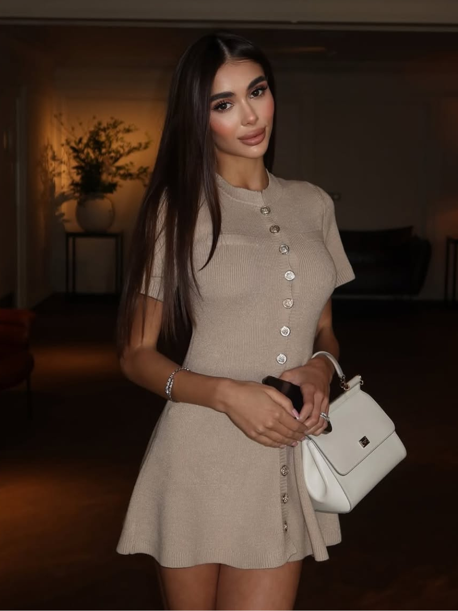 Vestido Curto Tricô com Botões Vivella Bele