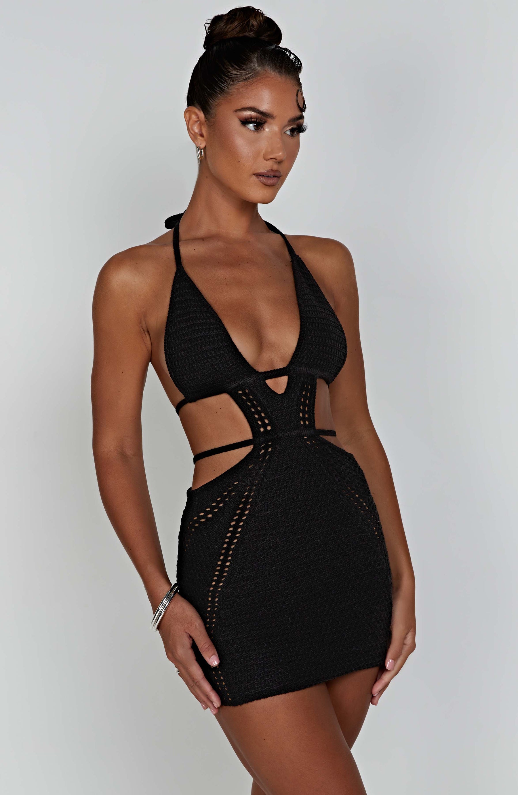 Vestido Curto Crochê Preto Premium Vivella Arabella - OÁSIS