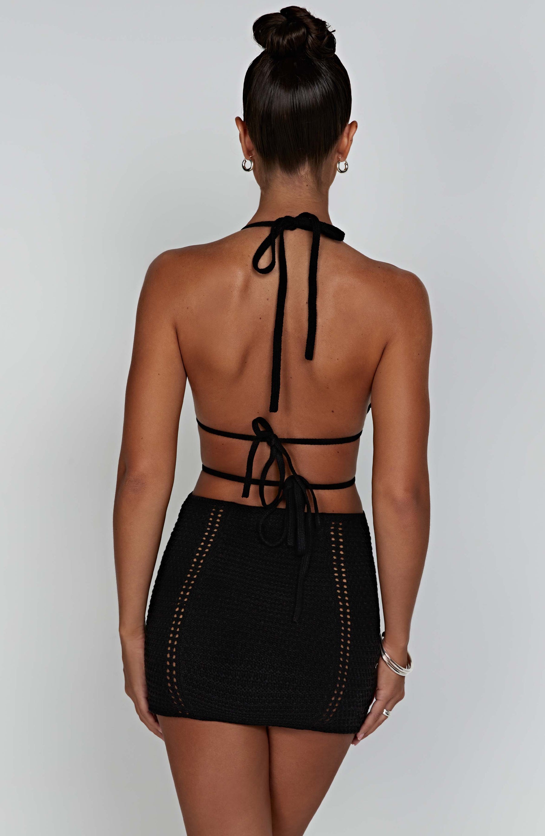 Vestido Curto Crochê Preto Premium Vivella Arabella - OÁSIS