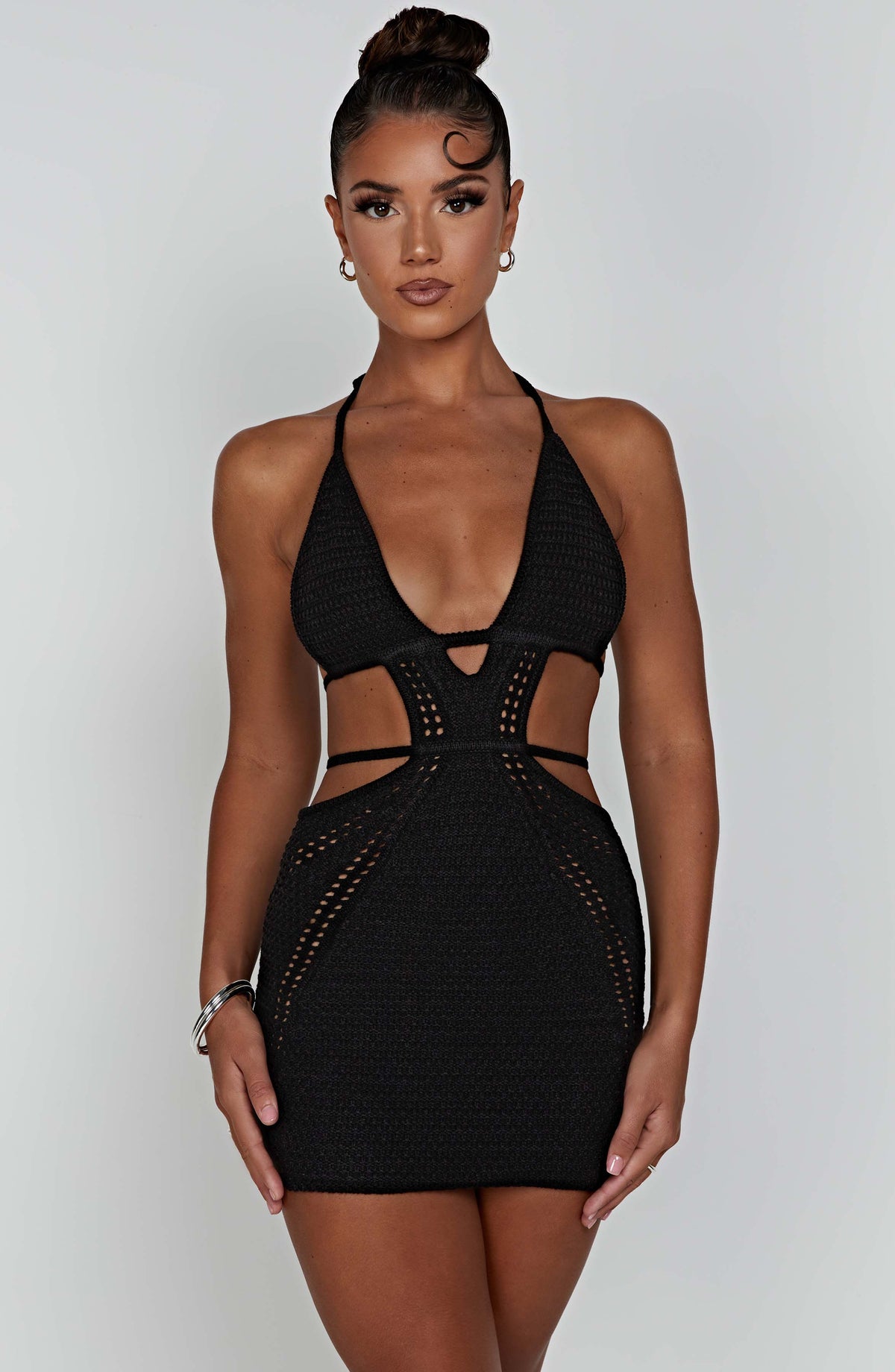 Vestido Curto Crochê Preto Premium Vivella Arabella - OÁSIS