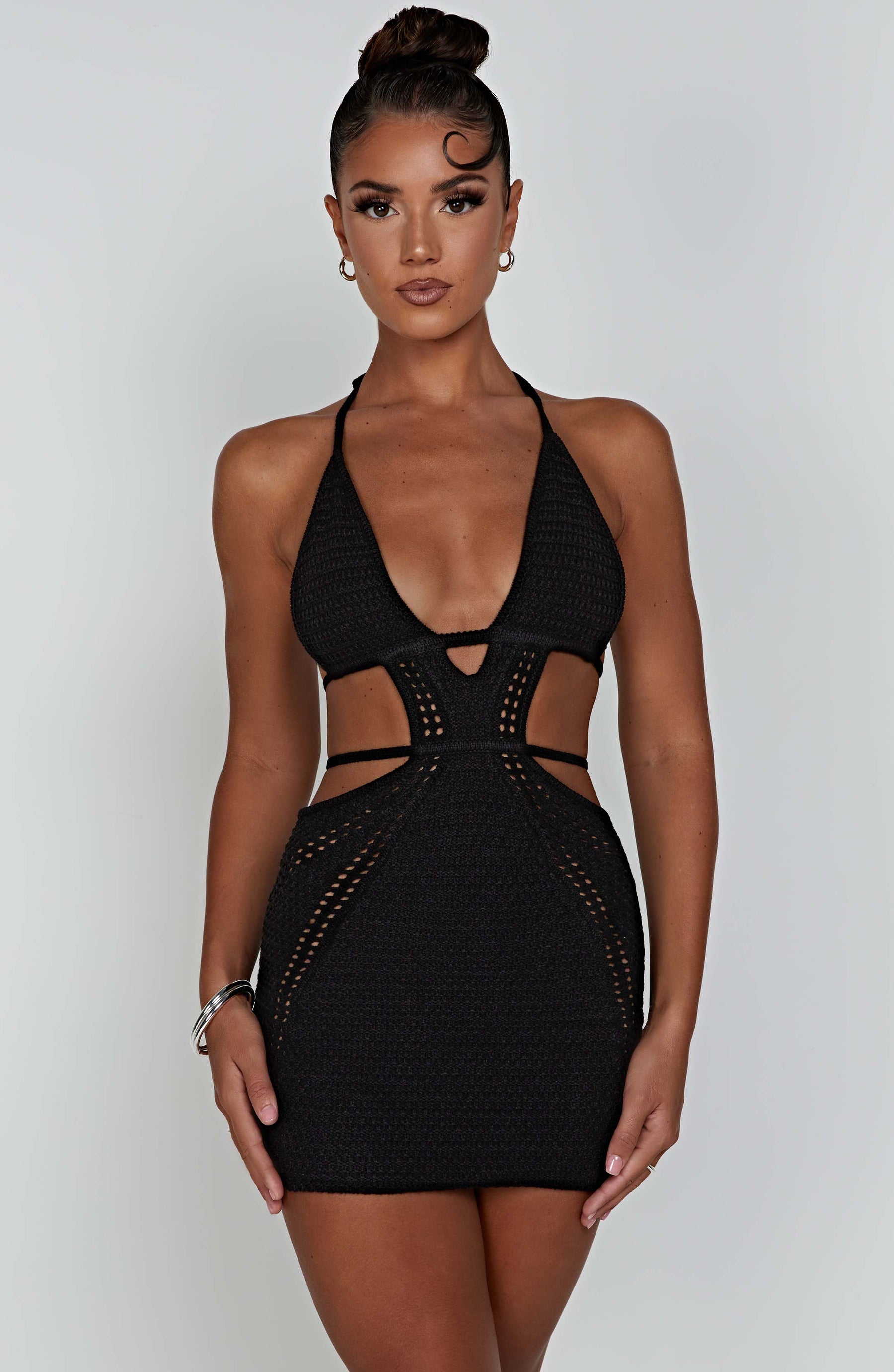 Vestido Curto Crochê Preto Premium Vivella Arabella - OÁSIS