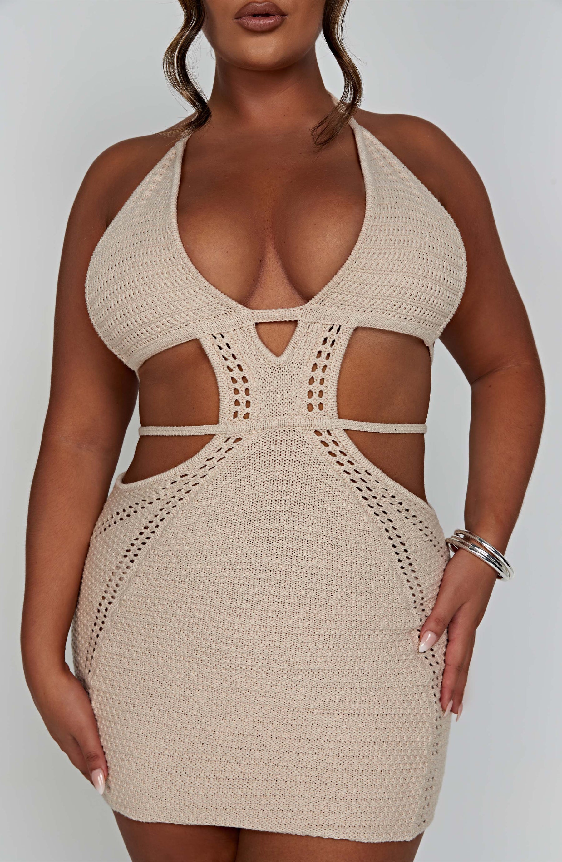 Vestido Curto Crochê Bege Premium Vivella Arabella - OÁSIS