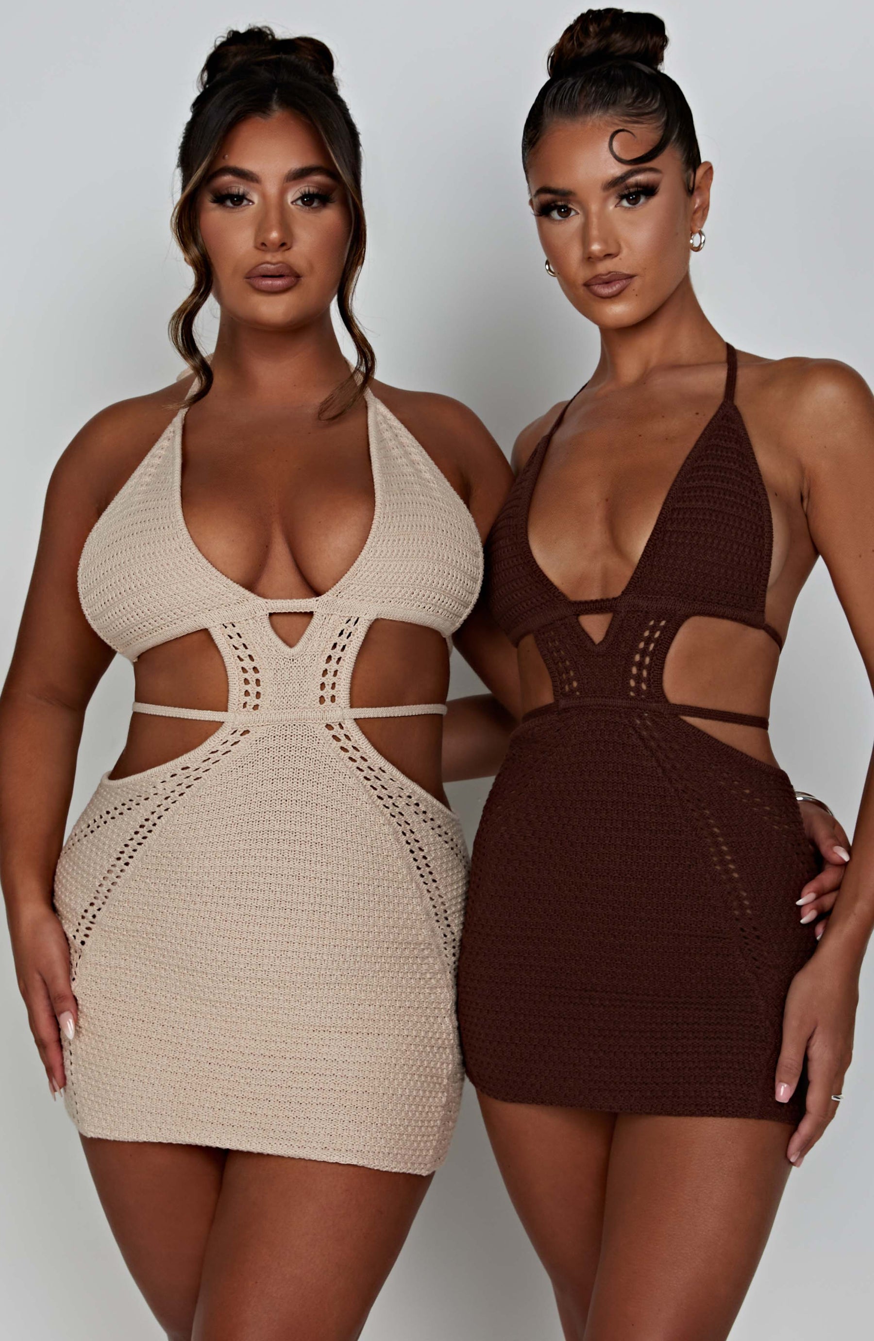 Vestido Curto Crochê Bege Premium Vivella Arabella - OÁSIS