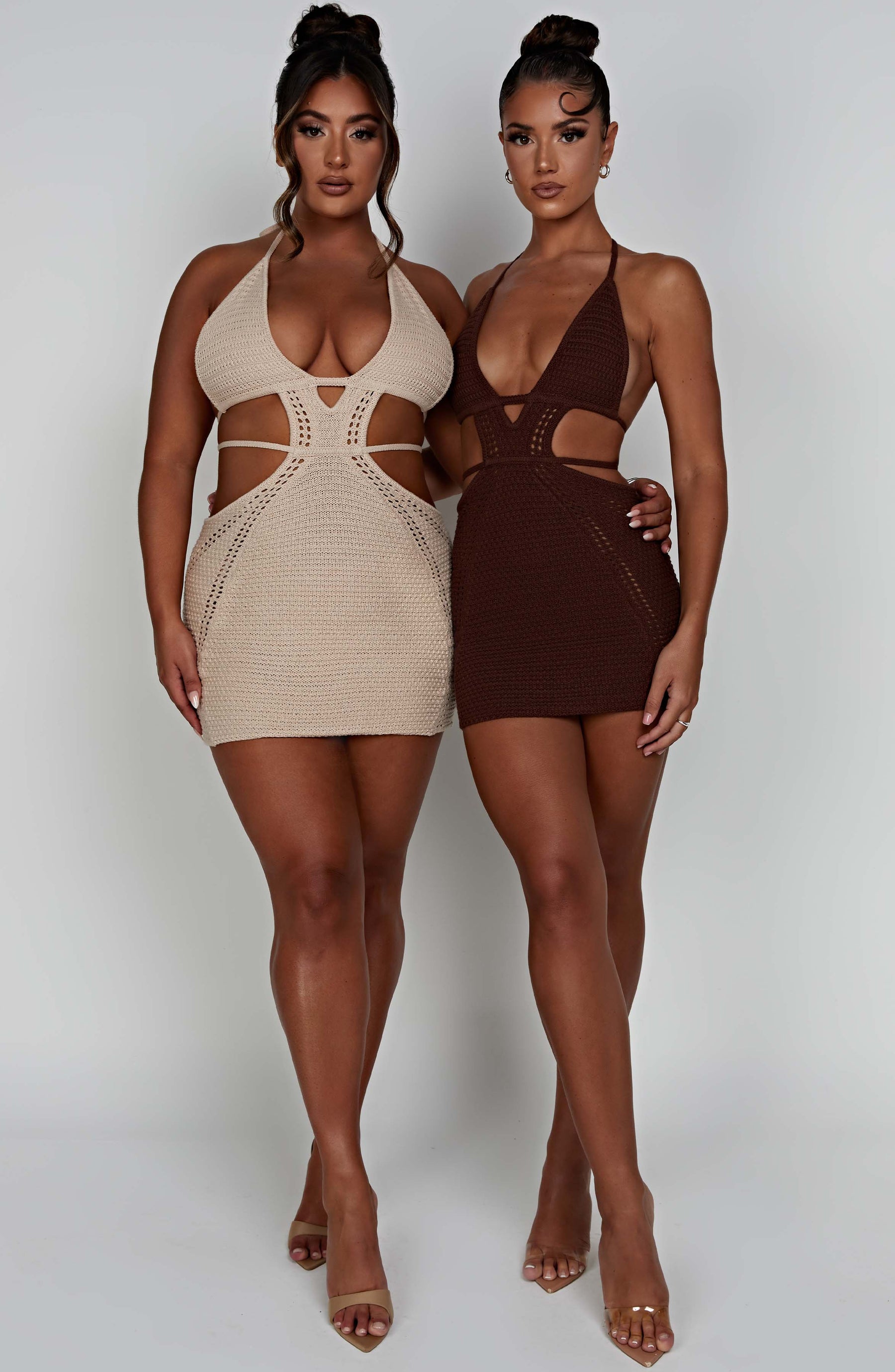 Vestido Curto Crochê Bege Premium Vivella Arabella - OÁSIS