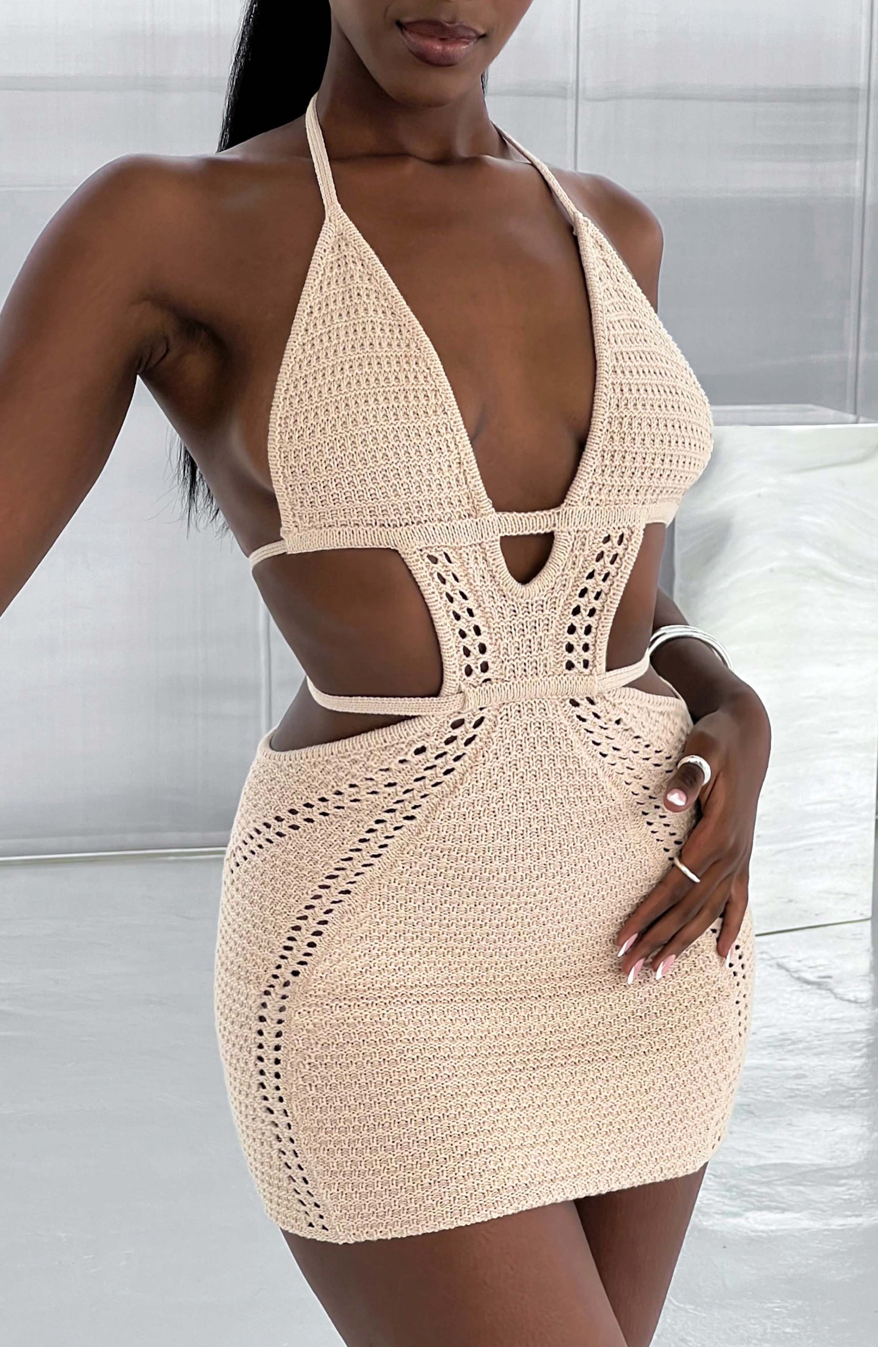 Vestido Curto Crochê Bege Premium Vivella Arabella - OÁSIS